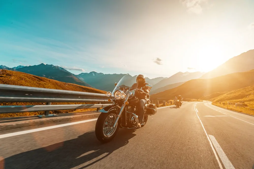 Best engine oil for a Harley Davidson, AMSOIL 20W-50 synthetic motorcycle oil, AMSOIL distributor, Lube Oil Sales