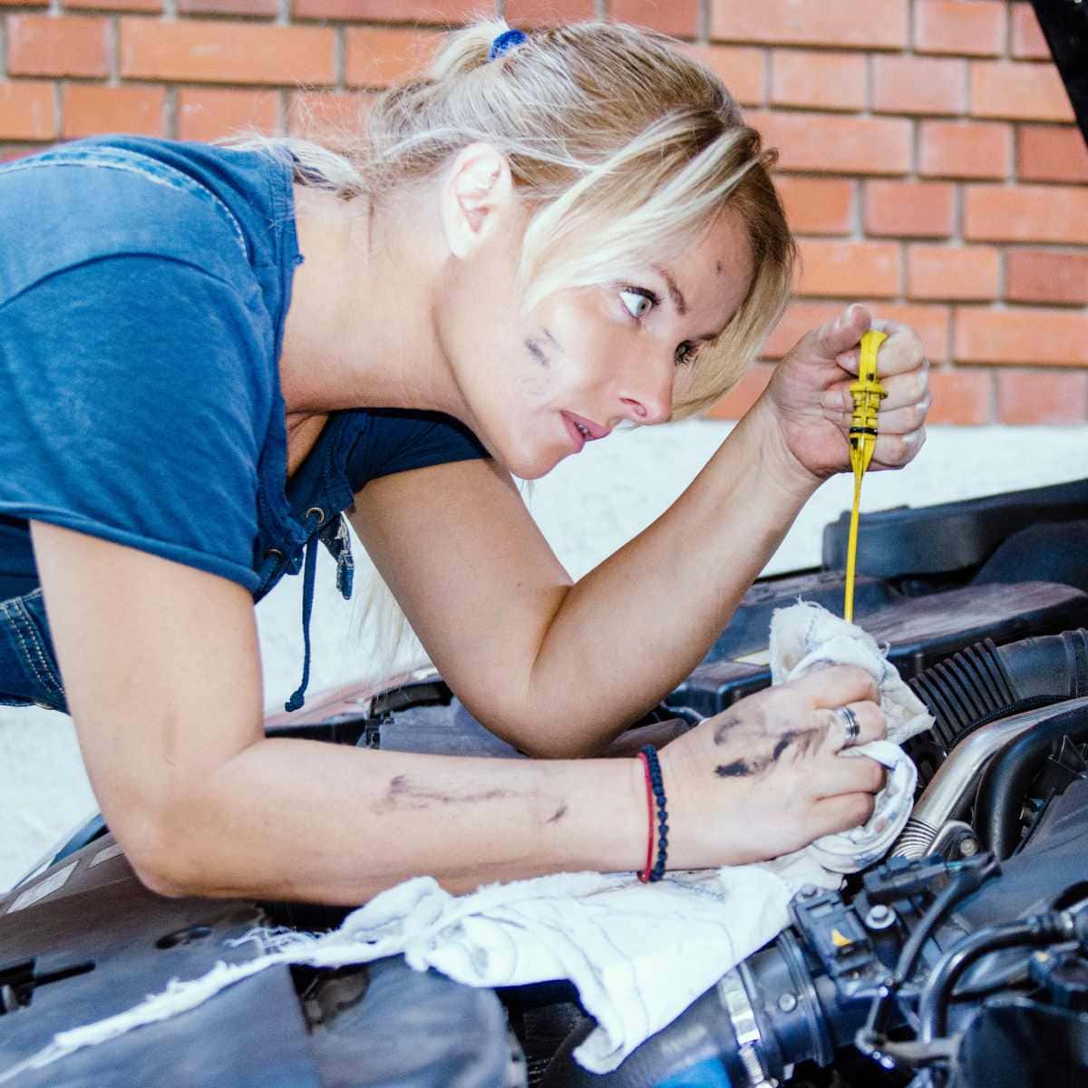 Amsoil vs Amazon Basics: Which Best Suits Your Engine?